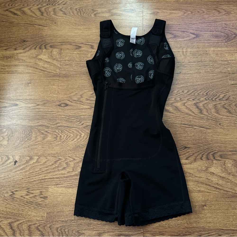 CYSM Colombian Shaper Women's crearomper size XS sleeveless zipper